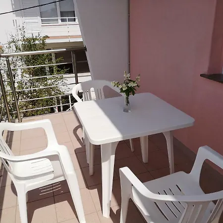 Apartment Eta *
